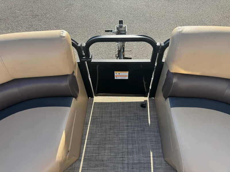 Slide: The Image of Lowe SS230W 2018 - 34