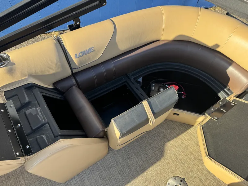 Slide: The Image of Lowe SS230W 2018 - 9