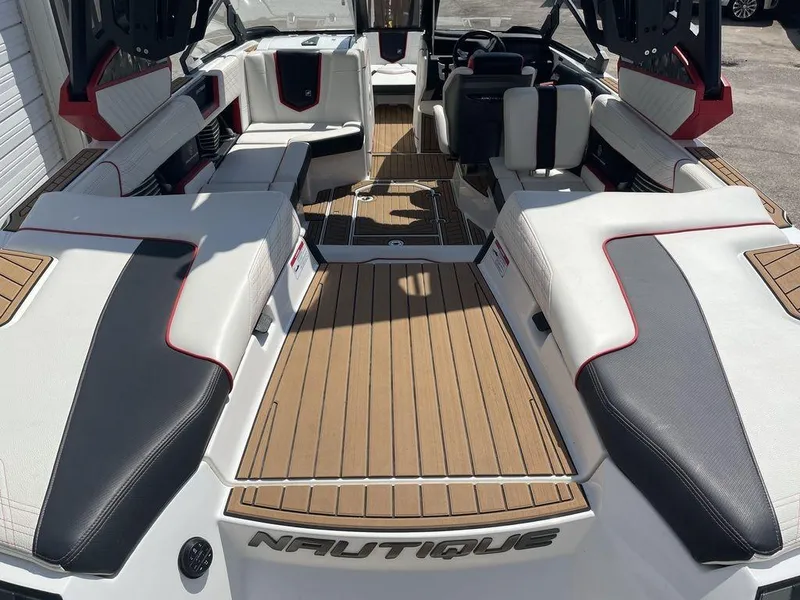 Slide: The Image of Nautique Super Air Nautique G23 2019 - 5