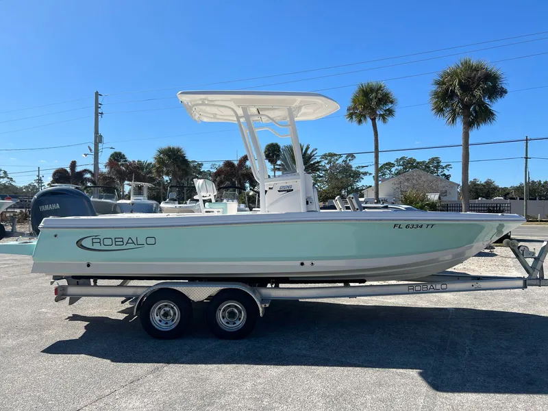 Slide: The Image of Robalo 226 Cayman 2024 - 0