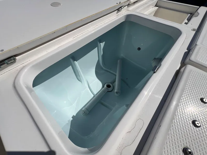 Slide: The Image of Robalo 226 Cayman 2024 - 11