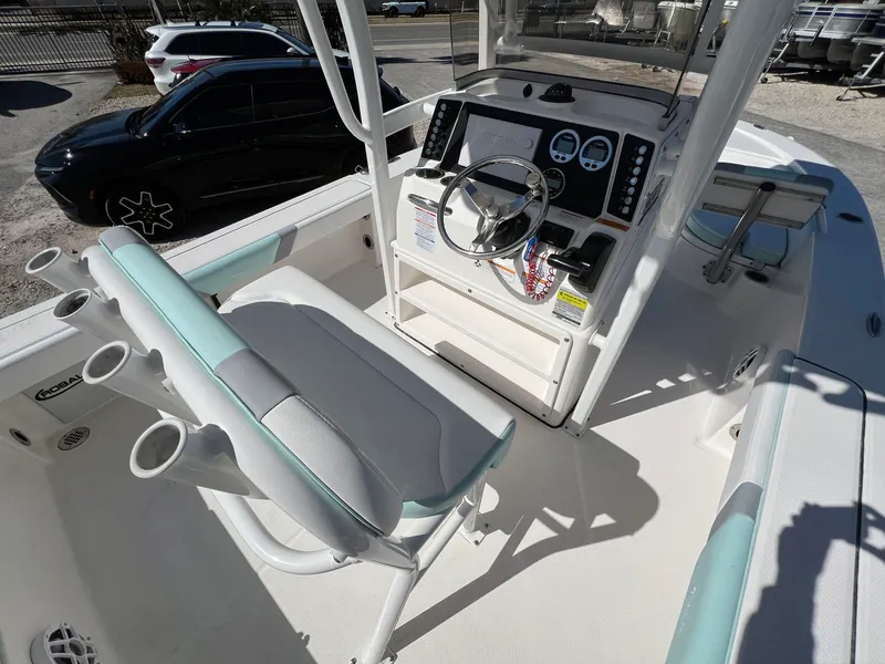 Slide: The Image of Robalo 226 Cayman 2024 - 12