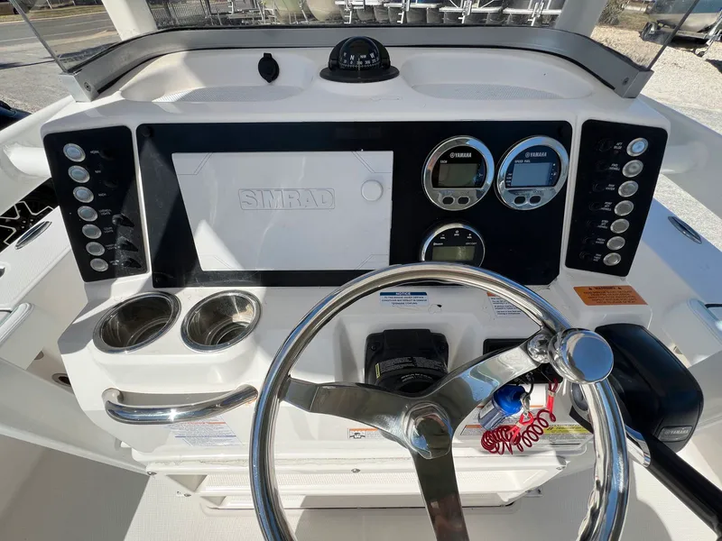 Slide: The Image of Robalo 226 Cayman 2024 - 13
