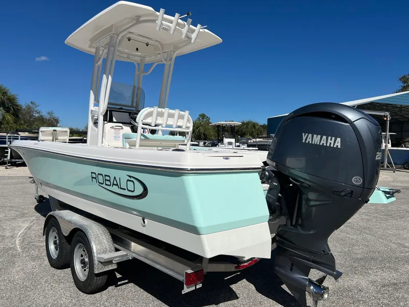 Slide: The Image of Robalo 226 Cayman 2024 - 5