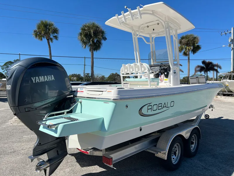 Slide: The Image of Robalo 226 Cayman 2024 - 7