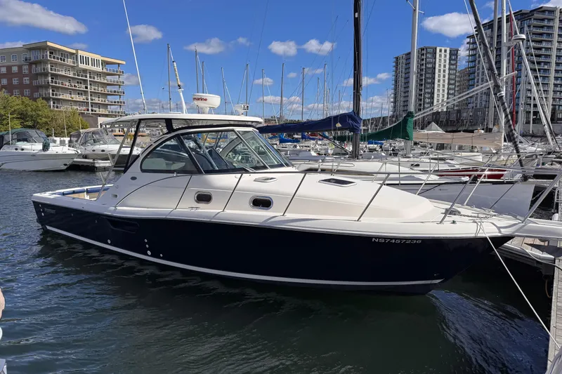 The Image of Pursuit 3100 Offshore 2004 - 0