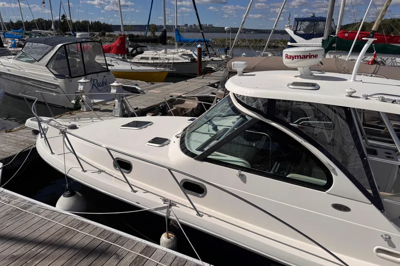 Slide: The Image of Pursuit 3100 Offshore 2004 - 10