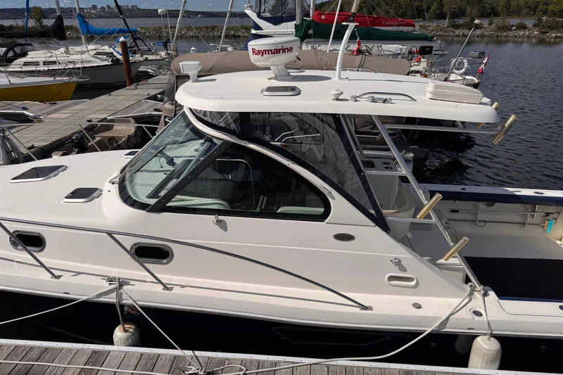 Slide: The Image of Pursuit 3100 Offshore 2004 - 11