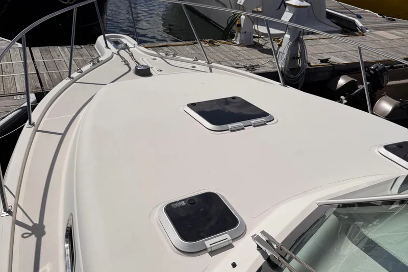 Slide: The Image of Pursuit 3100 Offshore 2004 - 13