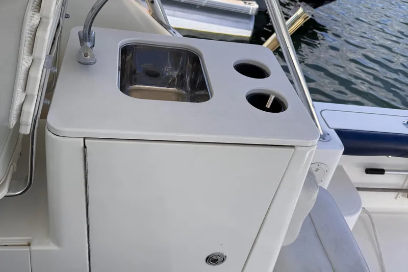 Slide: The Image of Pursuit 3100 Offshore 2004 - 17