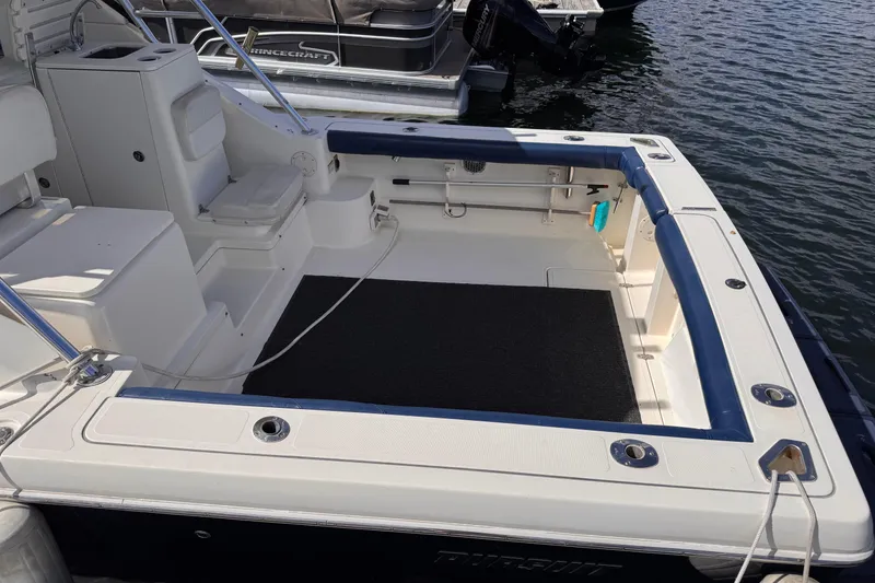 Slide: The Image of Pursuit 3100 Offshore 2004 - 6