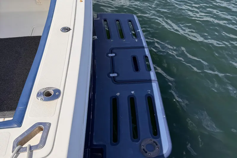 Slide: The Image of Pursuit 3100 Offshore 2004 - 8