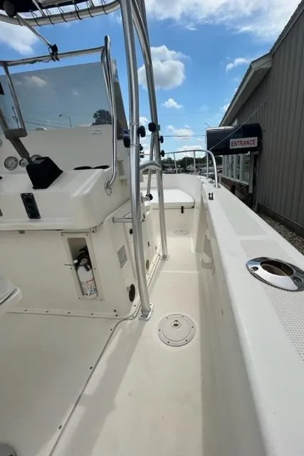 Slide: The Image of 1995 Pursuit 2150 Center Console boat with clean deck and console. - 4