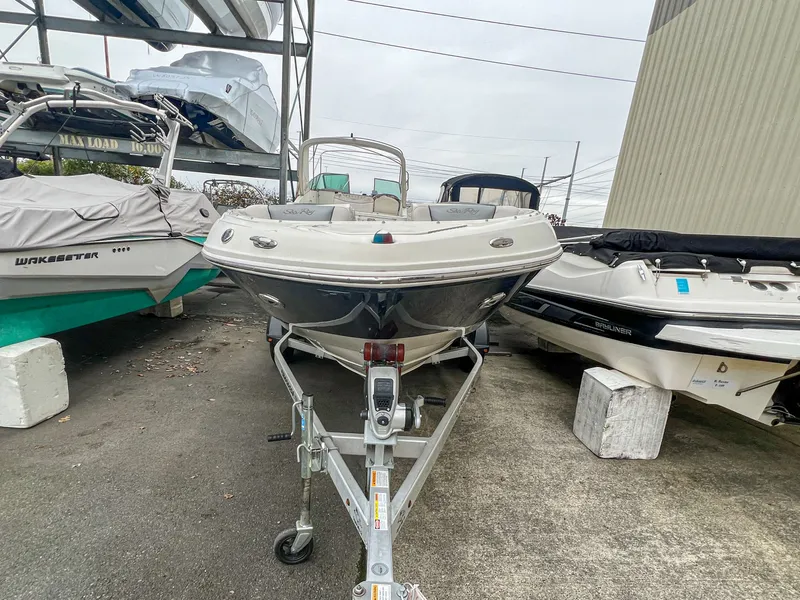 Slide: The Image of Sea Ray 210 Select 2010 - 3