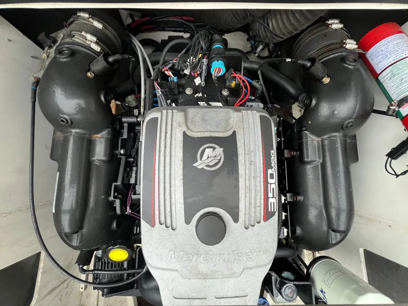 Slide: The Image of Sea Ray 210 Select 2010 - 4