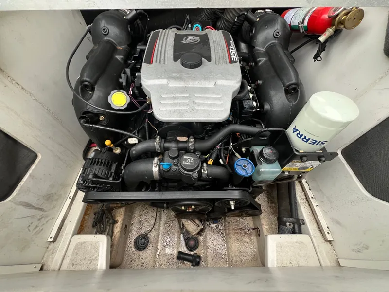 Slide: The Image of Sea Ray 210 Select 2010 - 5