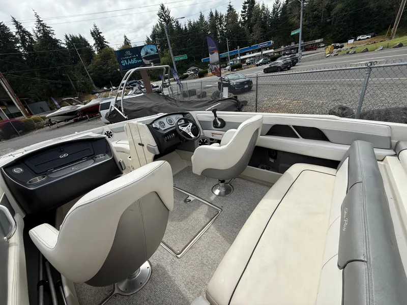 Slide: The Image of Sea Ray 210 Select 2010 - 9