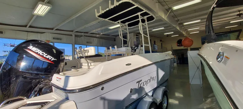 Slide: The Image of 2023 Bayliner Trophy T21Bay boat with Mercury engine in showroom. - 4