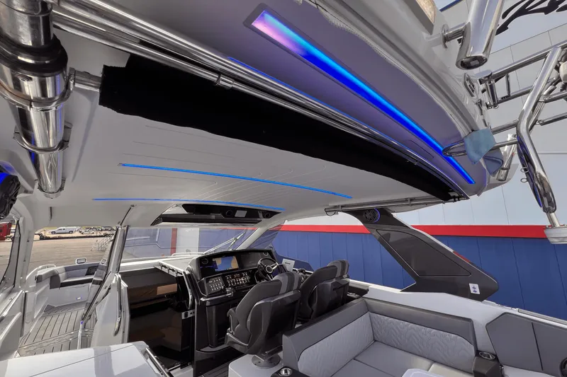 Slide: The Image of Galeon 325 GTO 2023 - 10