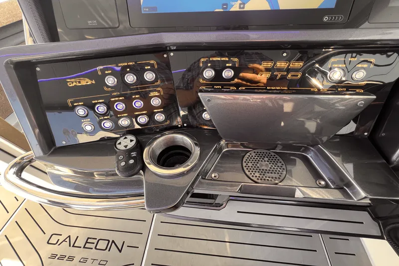 Slide: The Image of Galeon 325 GTO 2023 - 13