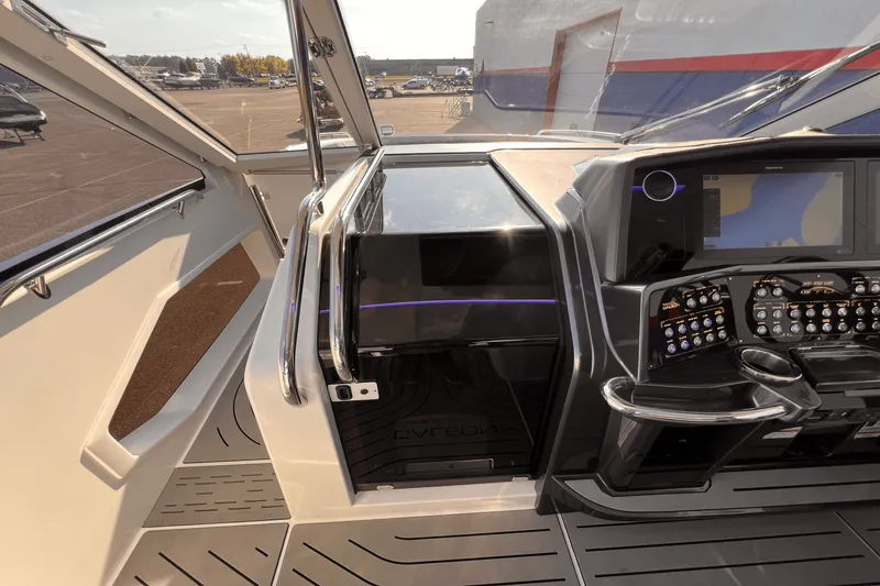 Slide: The Image of Galeon 325 GTO 2023 - 16