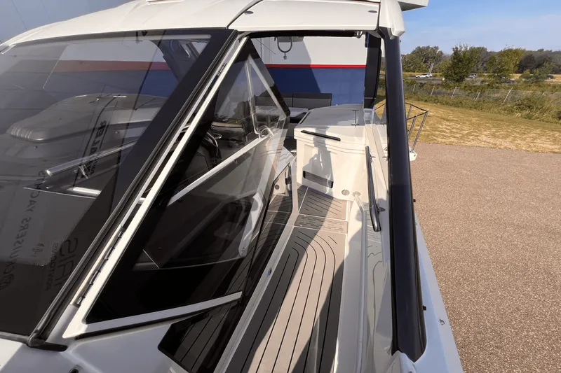 Slide: The Image of Galeon 325 GTO 2023 - 22