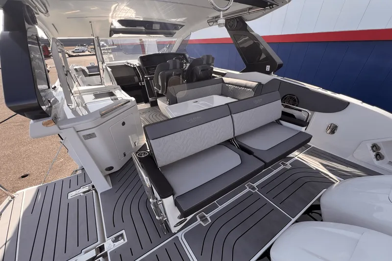 Slide: The Image of Galeon 325 GTO 2023 - 4