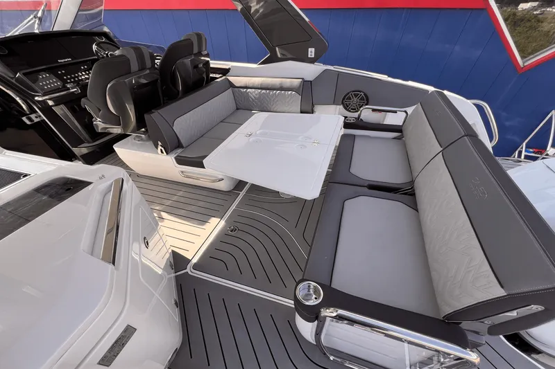 Slide: The Image of Galeon 325 GTO 2023 - 5