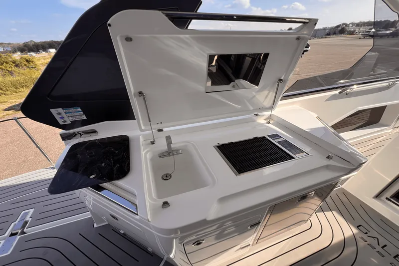 Slide: The Image of Galeon 325 GTO 2023 - 7