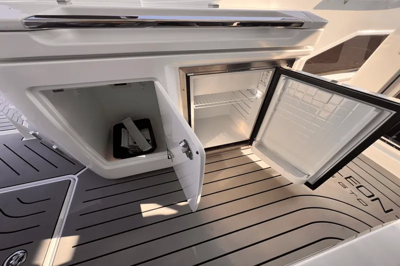 Slide: The Image of Galeon 325 GTO 2023 - 8