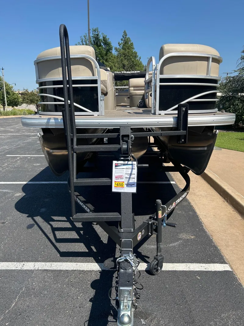 Slide: The Image of 2023 Sun Tracker SportFish 22 XP3 pontoon boat on a trailer. - 4