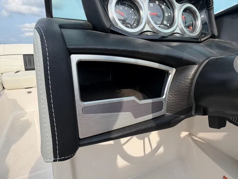 Slide: The Image of MasterCraft X22 2023 - 26