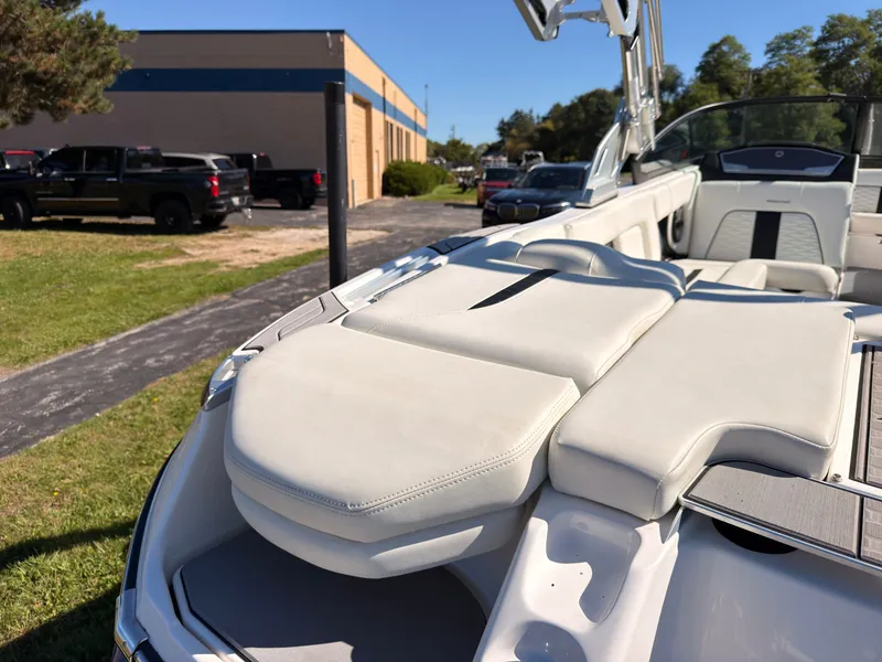 Slide: The Image of MasterCraft X22 2023 - 2