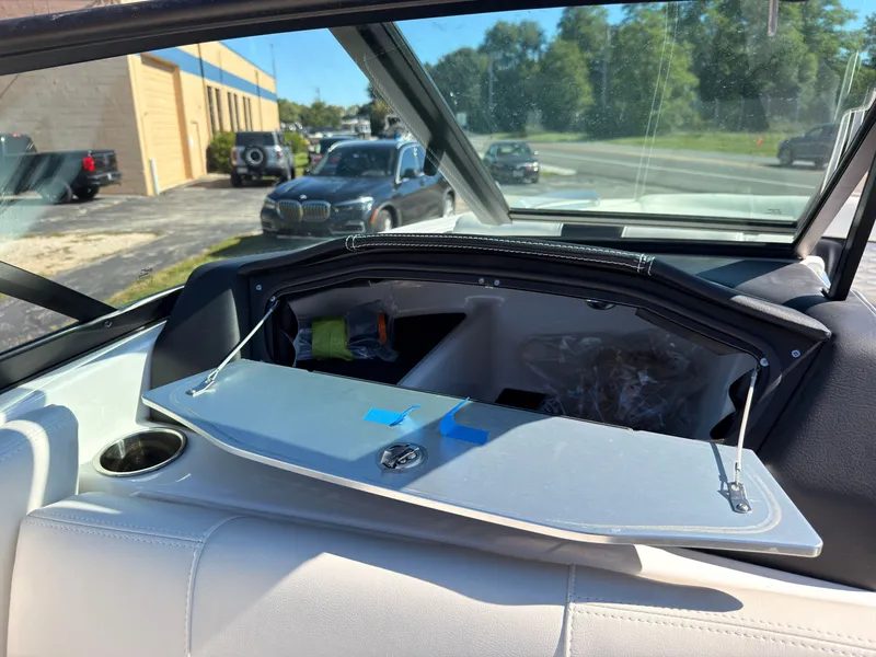 Slide: The Image of MasterCraft X22 2023 - 25