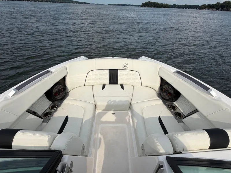 Slide: The Image of MasterCraft X22 2023 - 21
