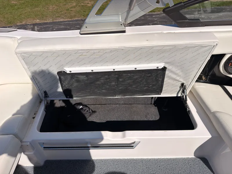 Slide: The Image of MasterCraft X22 2023 - 18
