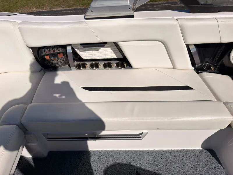Slide: The Image of MasterCraft X22 2023 - 20