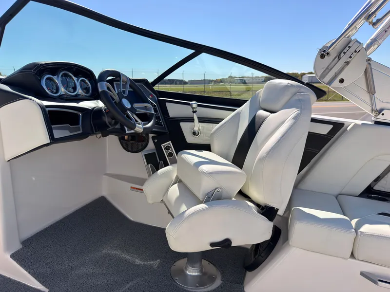 Slide: The Image of MasterCraft X22 2023 - 26