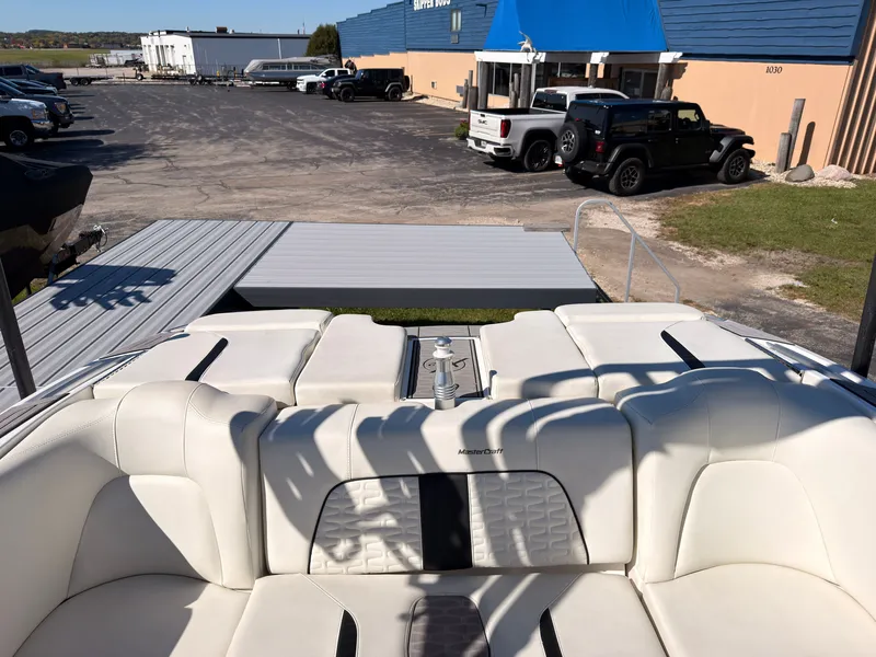 Slide: The Image of MasterCraft X22 2023 - 7
