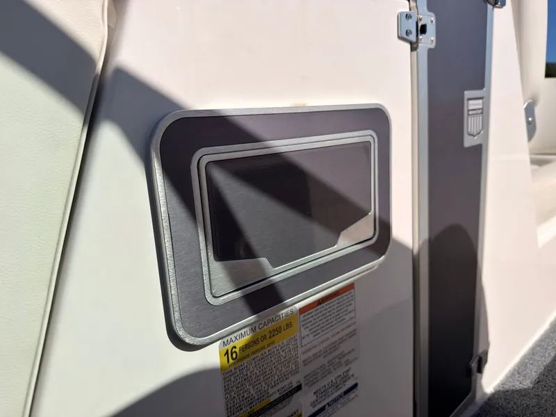 Slide: The Image of MasterCraft X22 2023 - 37