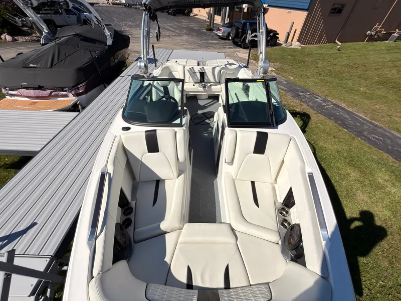 Slide: The Image of MasterCraft X22 2023 - 54