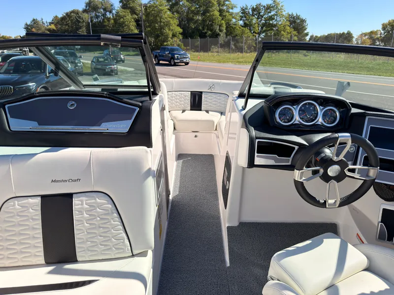 Slide: The Image of MasterCraft X22 2023 - 40