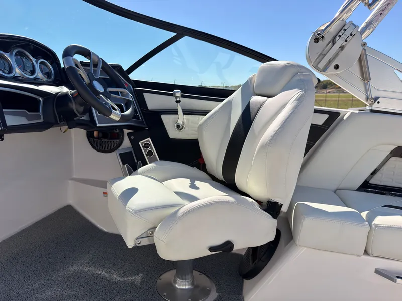 Slide: The Image of MasterCraft X22 2023 - 27