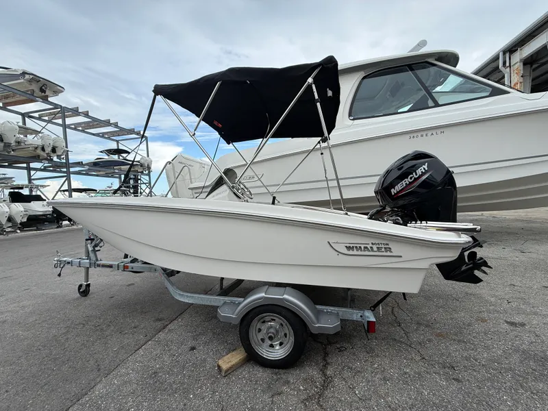 The Image of Boston Whaler 130 Super Sport 2027 - 0