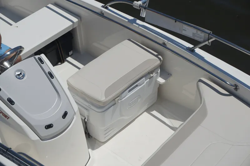 Slide: The Image of Boston Whaler 130 Super Sport 2027 - 36