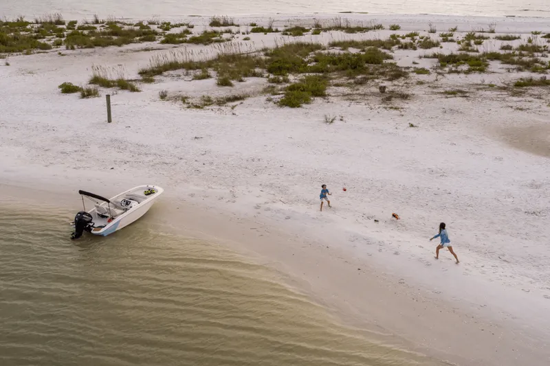 Slide: The Image of Boston Whaler 130 Super Sport 2027 - 8