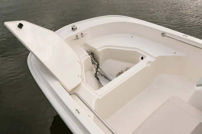 Slide: The Image of Boston Whaler 130 Super Sport 2027 - 37