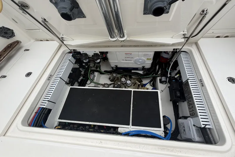 Slide: The Image of Boston Whaler 380 Outrage 2024 - 7