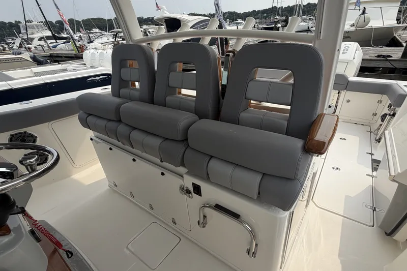 Slide: The Image of Boston Whaler 380 Outrage 2024 - 8