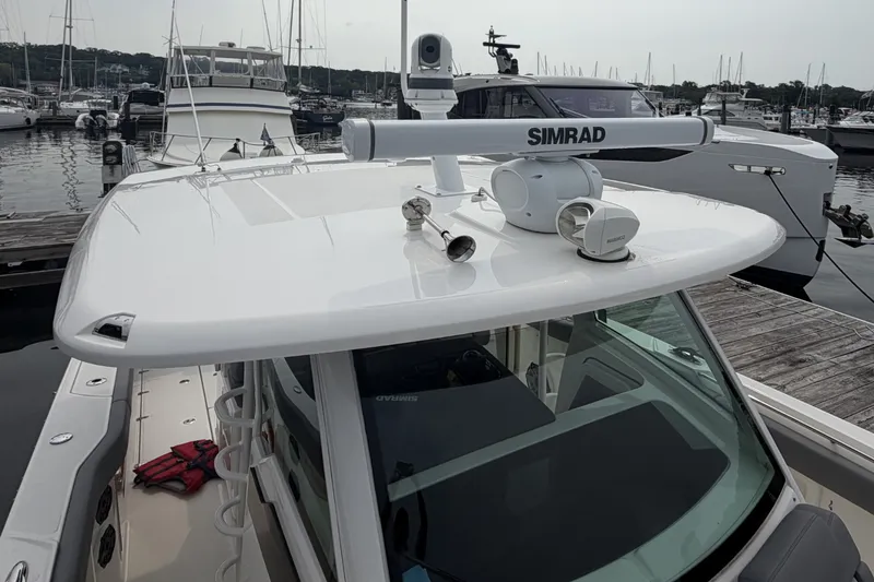 Slide: The Image of Boston Whaler 380 Outrage 2024 - 20